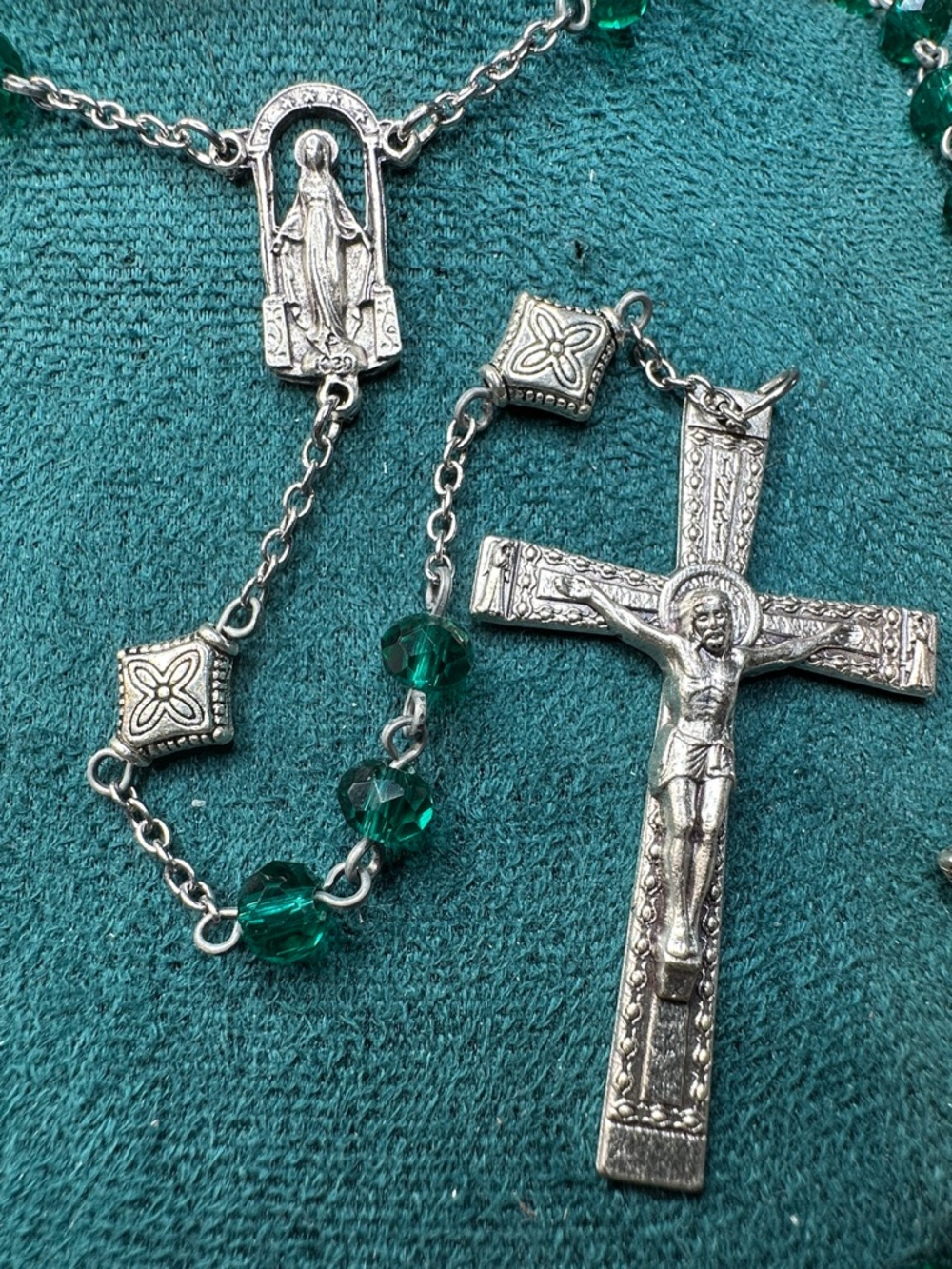Creazioni Falasco Silver Crucifix Rosary Necklace with Emerald Green Beads - Picture 3 of 9